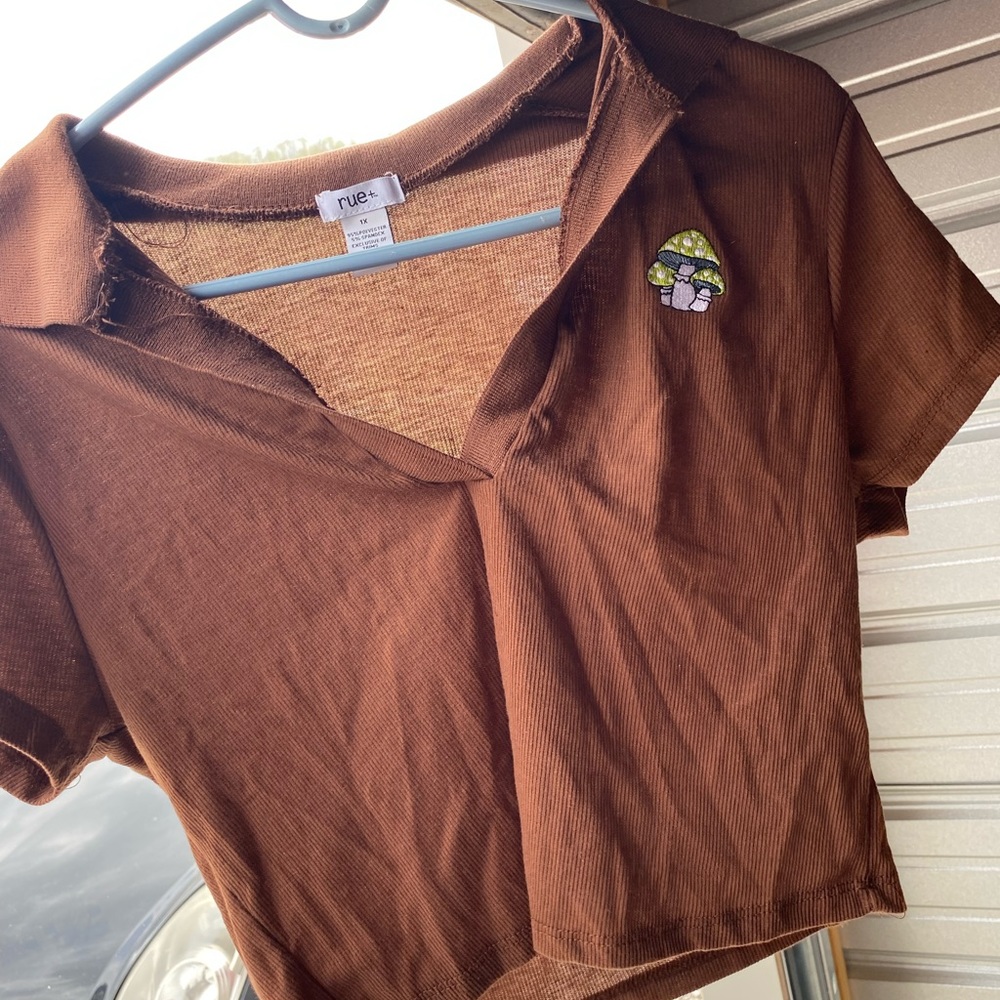 Collared Crop Top w Embroidered Mushrooms